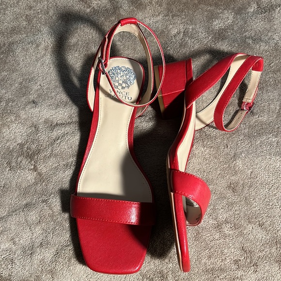 NEW Vince Camuto Red sandals, size 9W. Never worn. Low heel appx. 1 1/2 inches - Picture 3 of 8